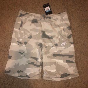 NWT Nike Club Gray Camo Fleece Sportswear Mens Size Medium